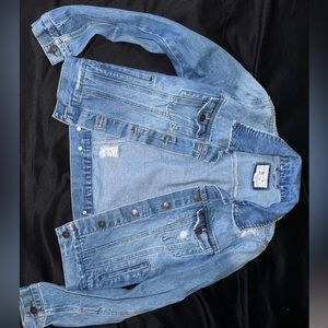 Forever 21 women’s ripped Jean jacket